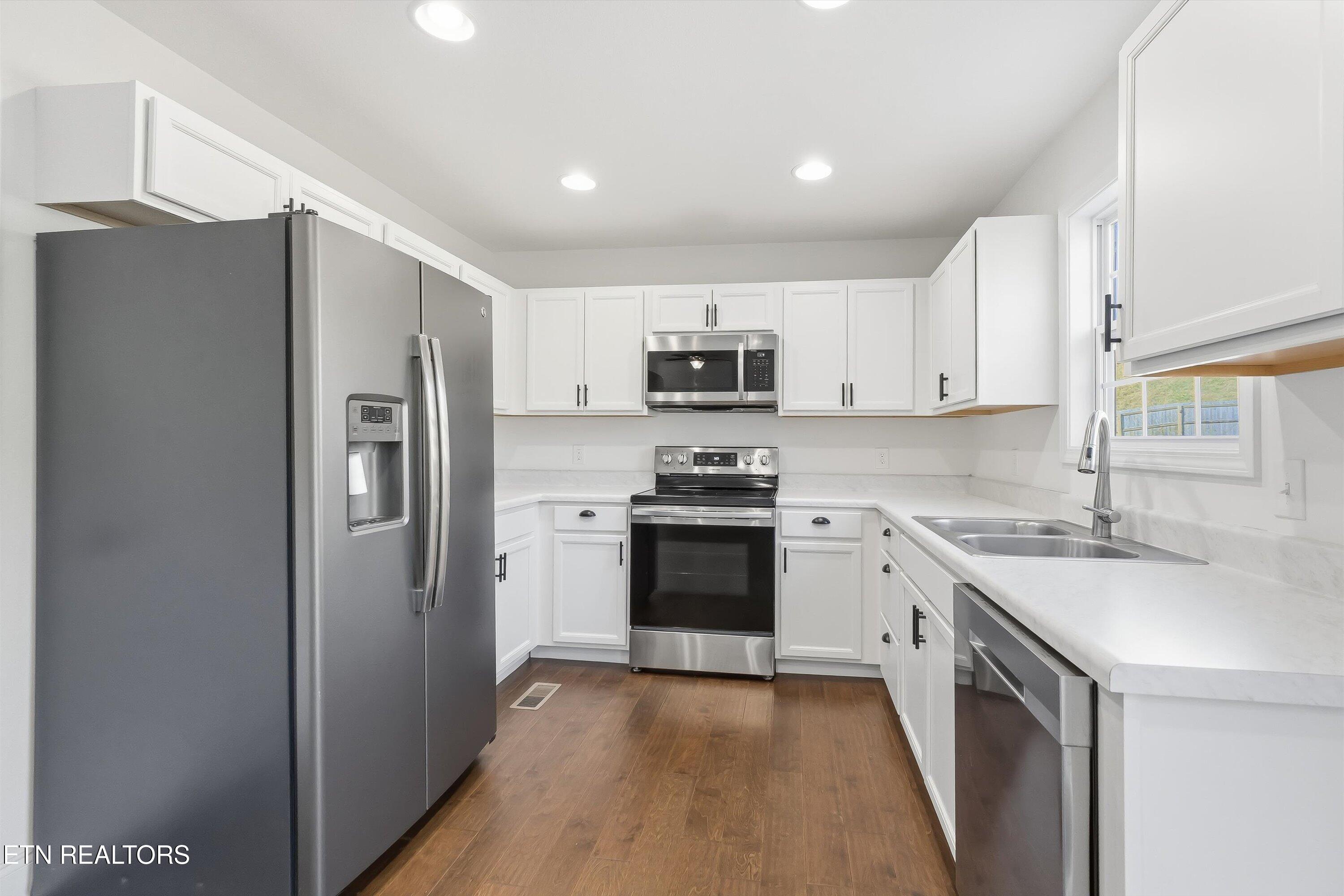 8000 Poplar Grove Lane Powell, TN 37849 - Photo 8 of 34 Kitchen