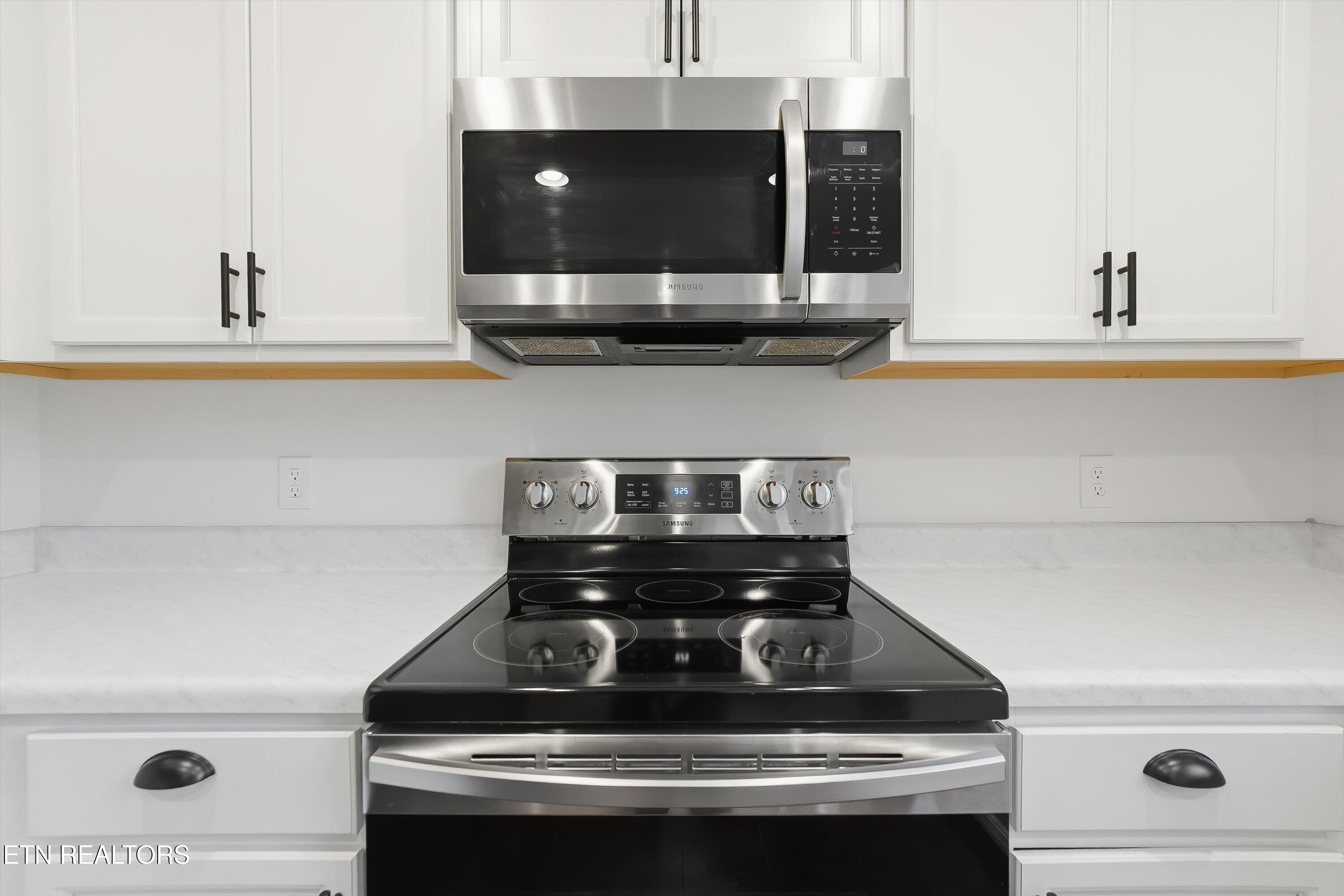 8000 Poplar Grove Lane Powell, TN 37849 - Photo 9 of 34 Kitchen