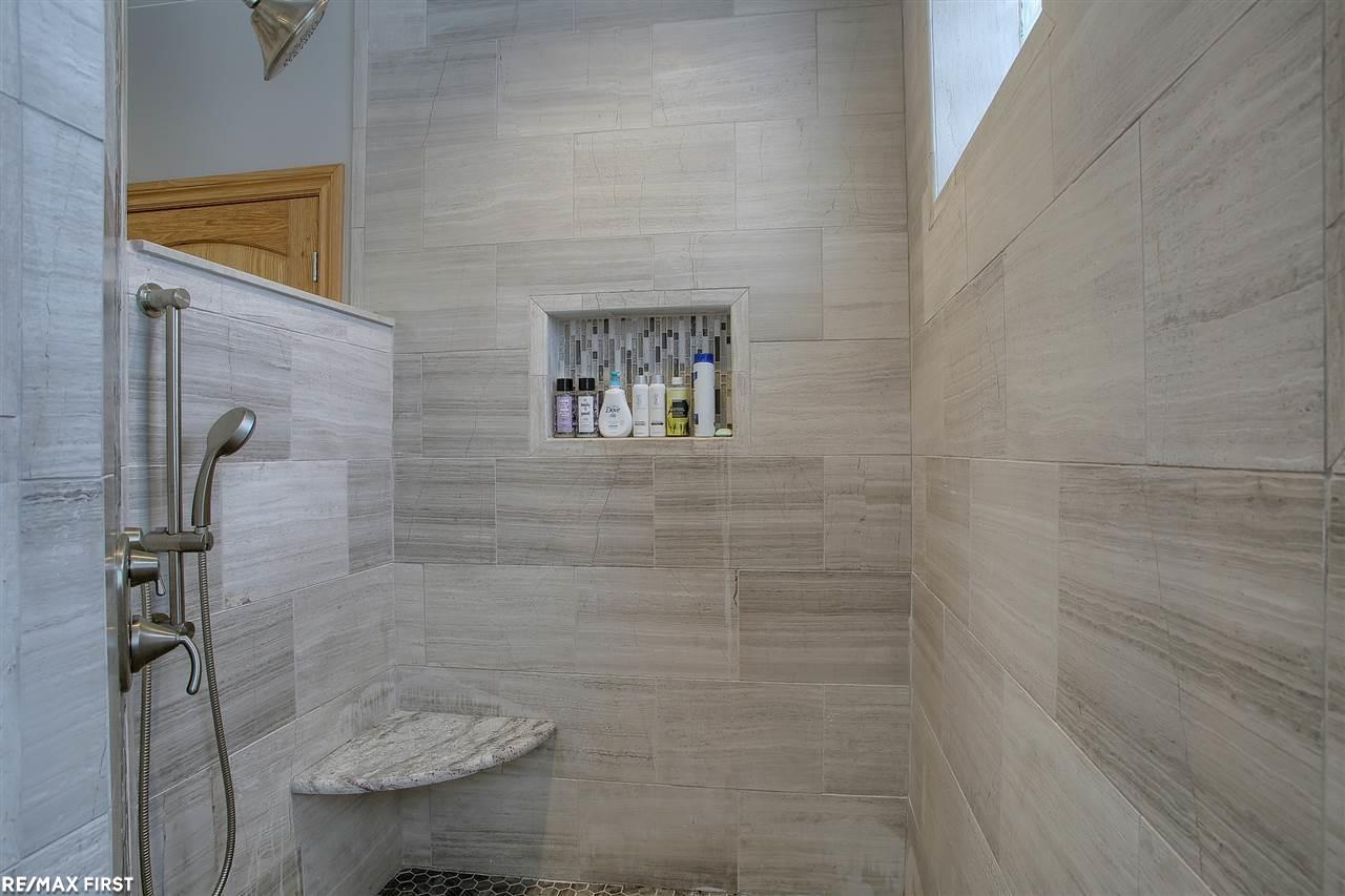 9844 Division Columbus, MI 48063 - Photo 20 of 48 31372147-19.JPG