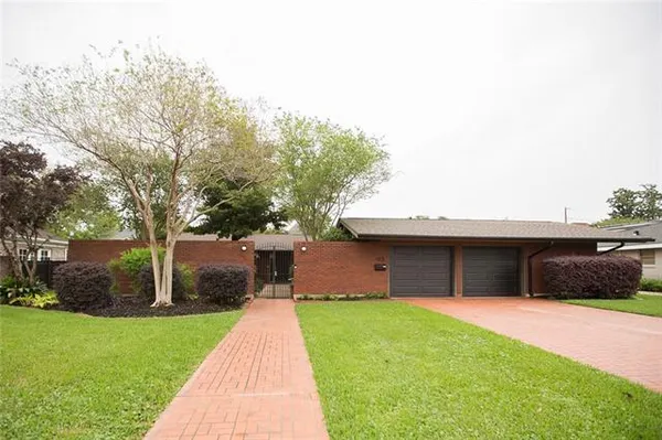 $450,000 | 113 Meadowbrook Street, Gretna, LA 70056