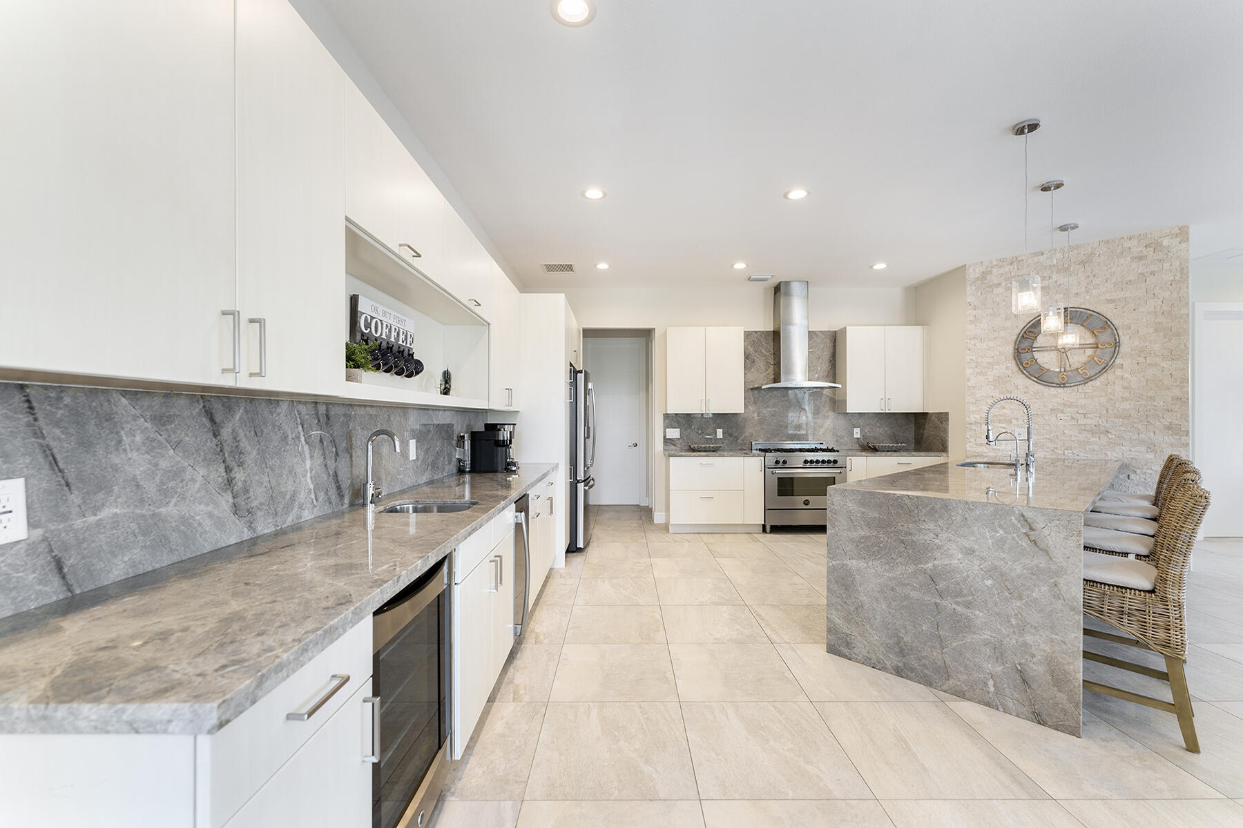 78 North Bounty Lane Key Largo, FL 33037 - Photo 17 of 68 Chef's quartz kitchen