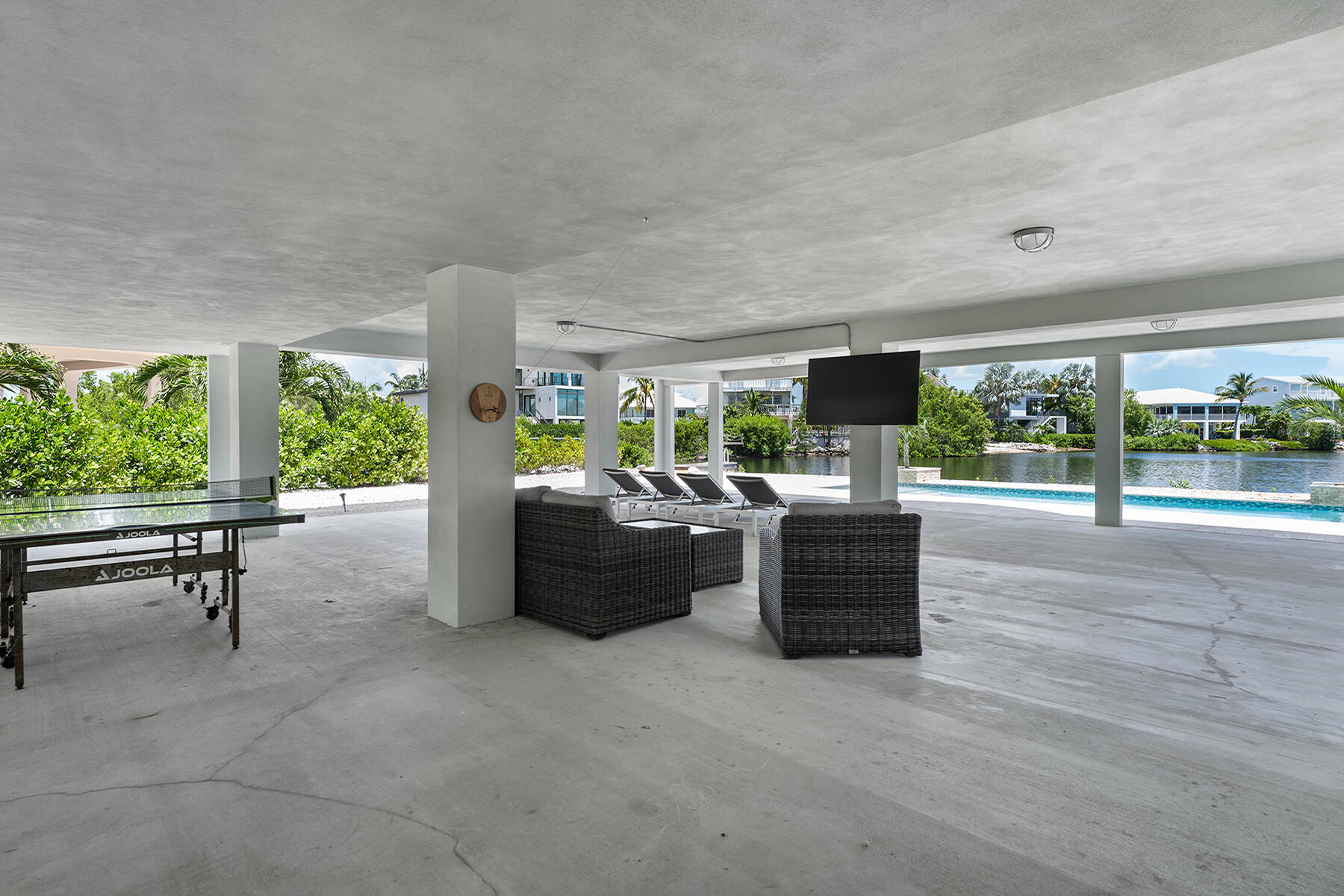 78 North Bounty Lane Key Largo, FL 33037 - Photo 43 of 68 Play ping pong or lounge here