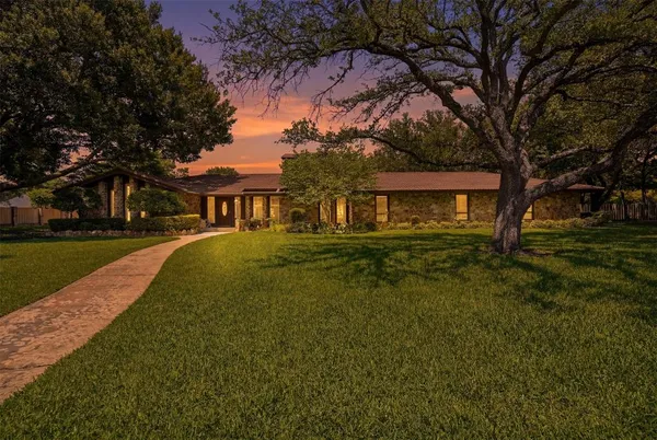 $719,900 | 715 Stonelake Drive, Cleburne, TX 76033