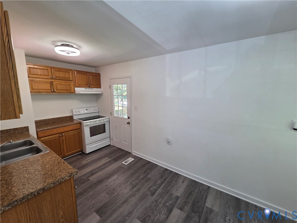 3918 Wood Dale Road Chester, VA 23831 - Photo 18 of 28 a kitchen with granite countertop a stove and a sink