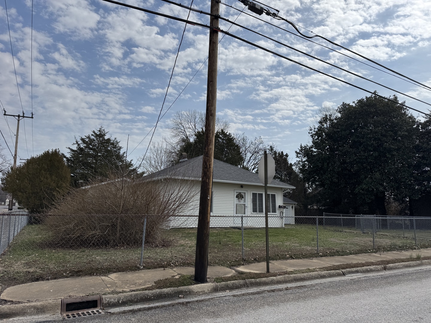 806 North Maple Street Benton, IL 62812 - Photo 2 of 20