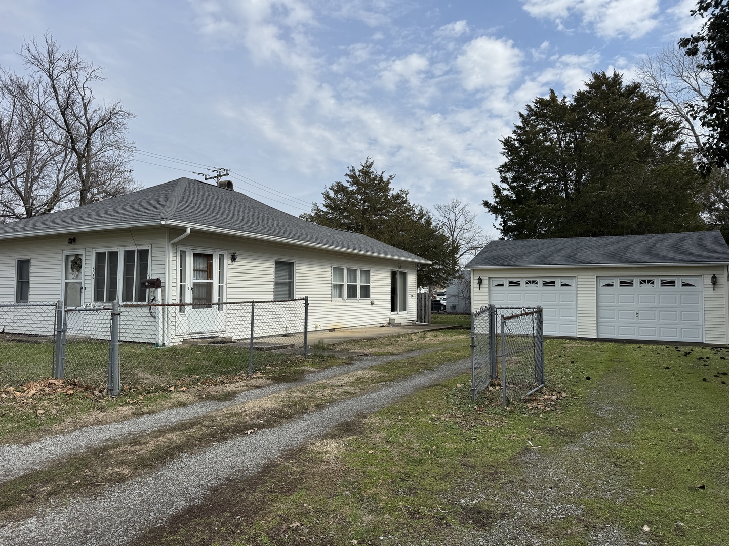 806 North Maple Street Benton, IL 62812 - Photo 4 of 20