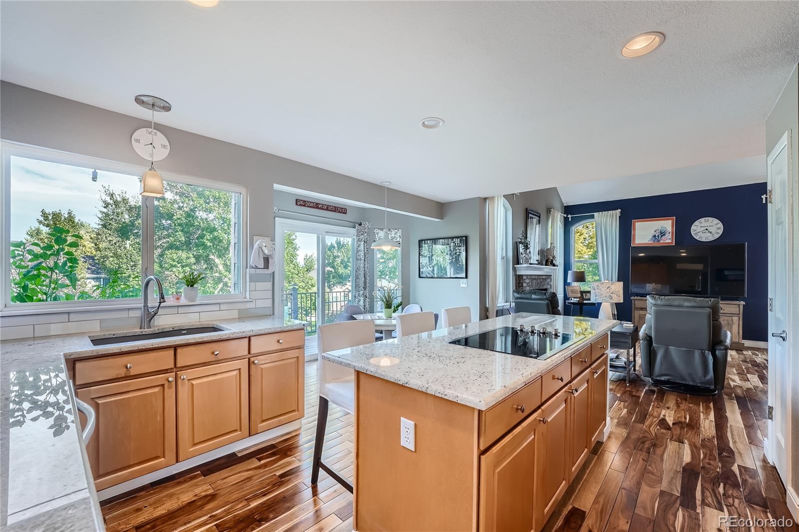 9538 La Quinta Drive Lone Tree, CO 80124 - Photo 6 of 41 a kitchen that has a sink and a stove in it