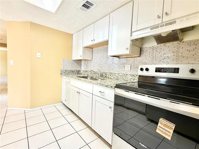 $1,500 | 124 Loblolly Court, Unit H, Oldsmar, FL 34677