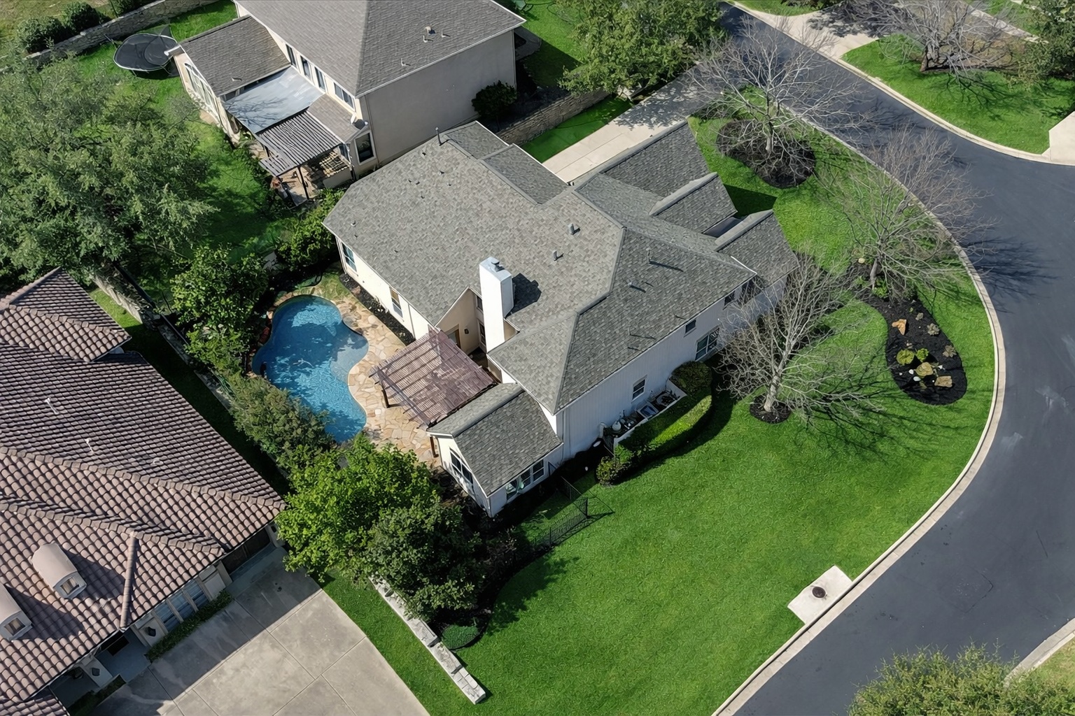 111 Whitley Drive Austin, TX 78738 - Photo 38 of 38 Aerial view of property, corner lot.