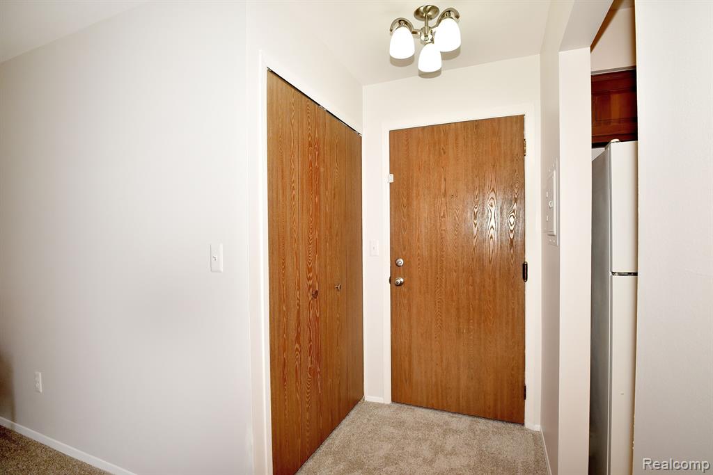 30475 West 14 Mile Road, Unit 74 Farmington, MI 48334 - Photo 3 of 33 Gallery Image 3