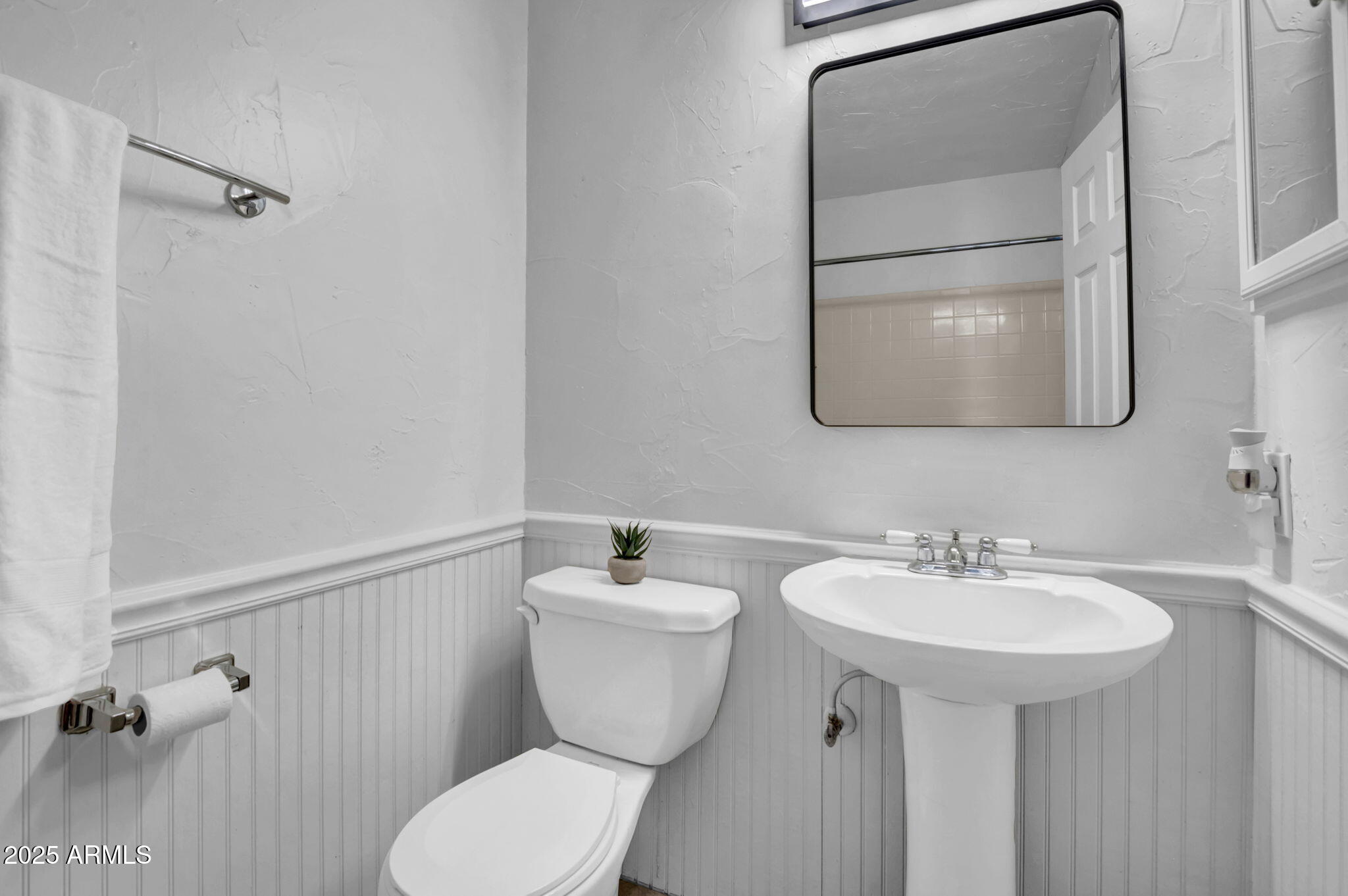 7977 West Wacker Road, Unit 134 Peoria, AZ 85381 - Photo 21 of 31 Primary Bedroom #2 En Suite