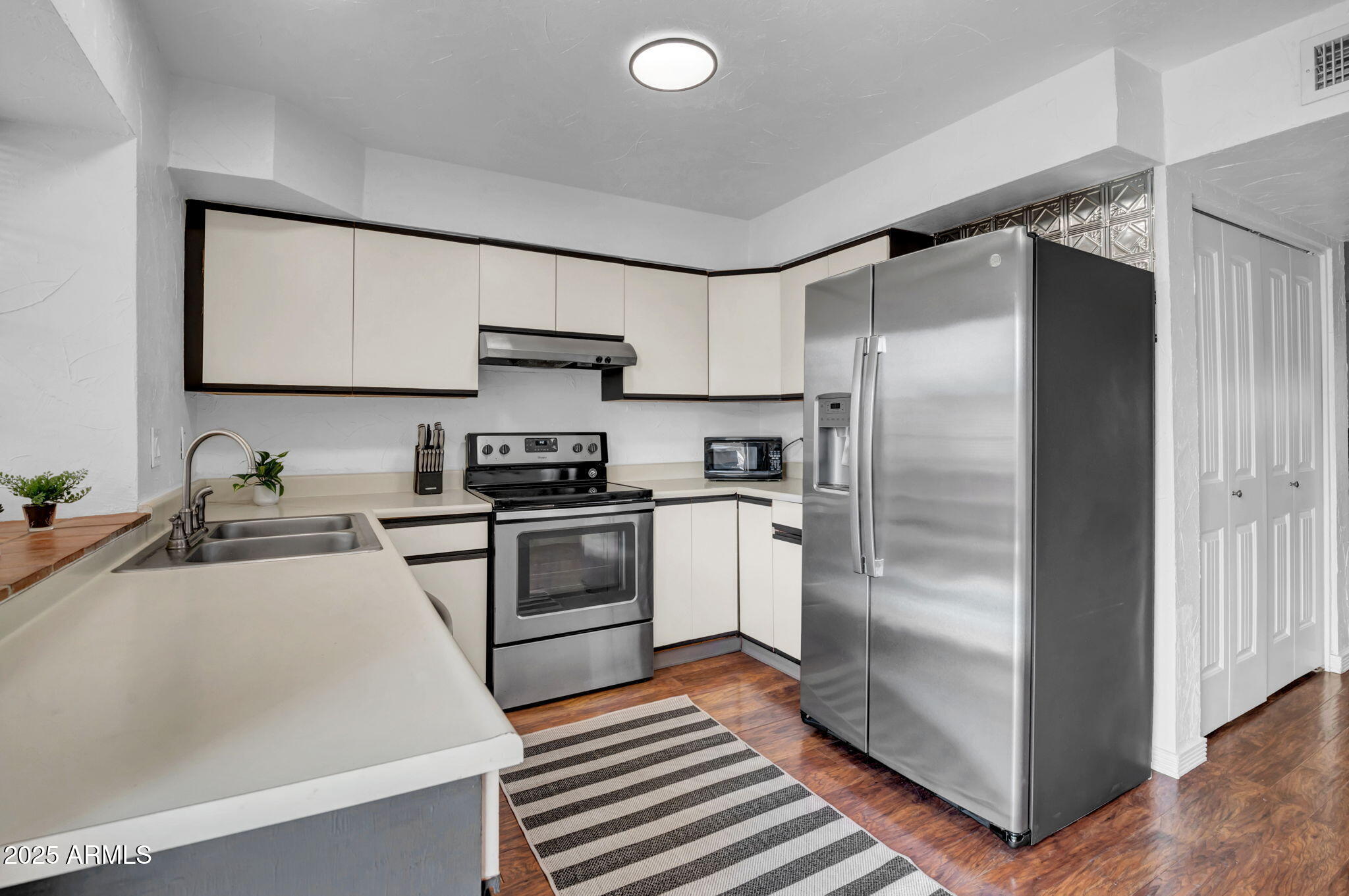 7977 West Wacker Road, Unit 134 Peoria, AZ 85381 - Photo 6 of 31 Bright Kitchen