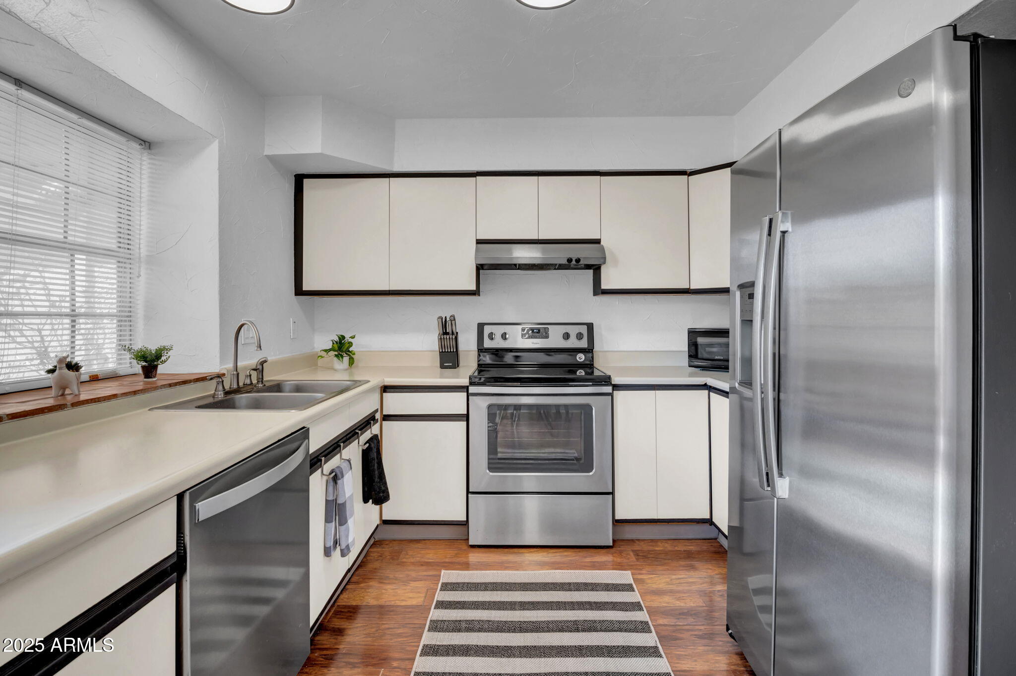 7977 West Wacker Road, Unit 134 Peoria, AZ 85381 - Photo 7 of 31 Bright Kitchen