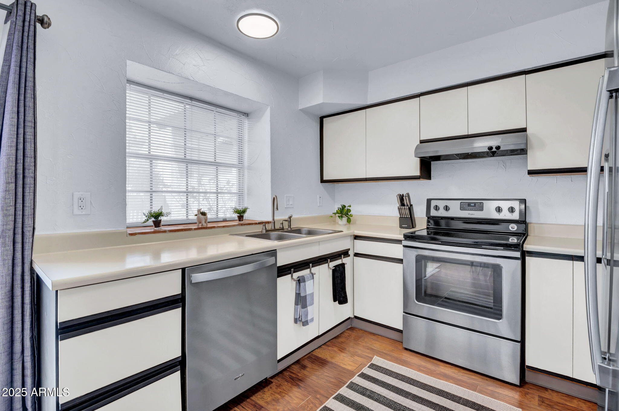 7977 West Wacker Road, Unit 134 Peoria, AZ 85381 - Photo 8 of 31 Bright Kitchen w/ Garden Window
