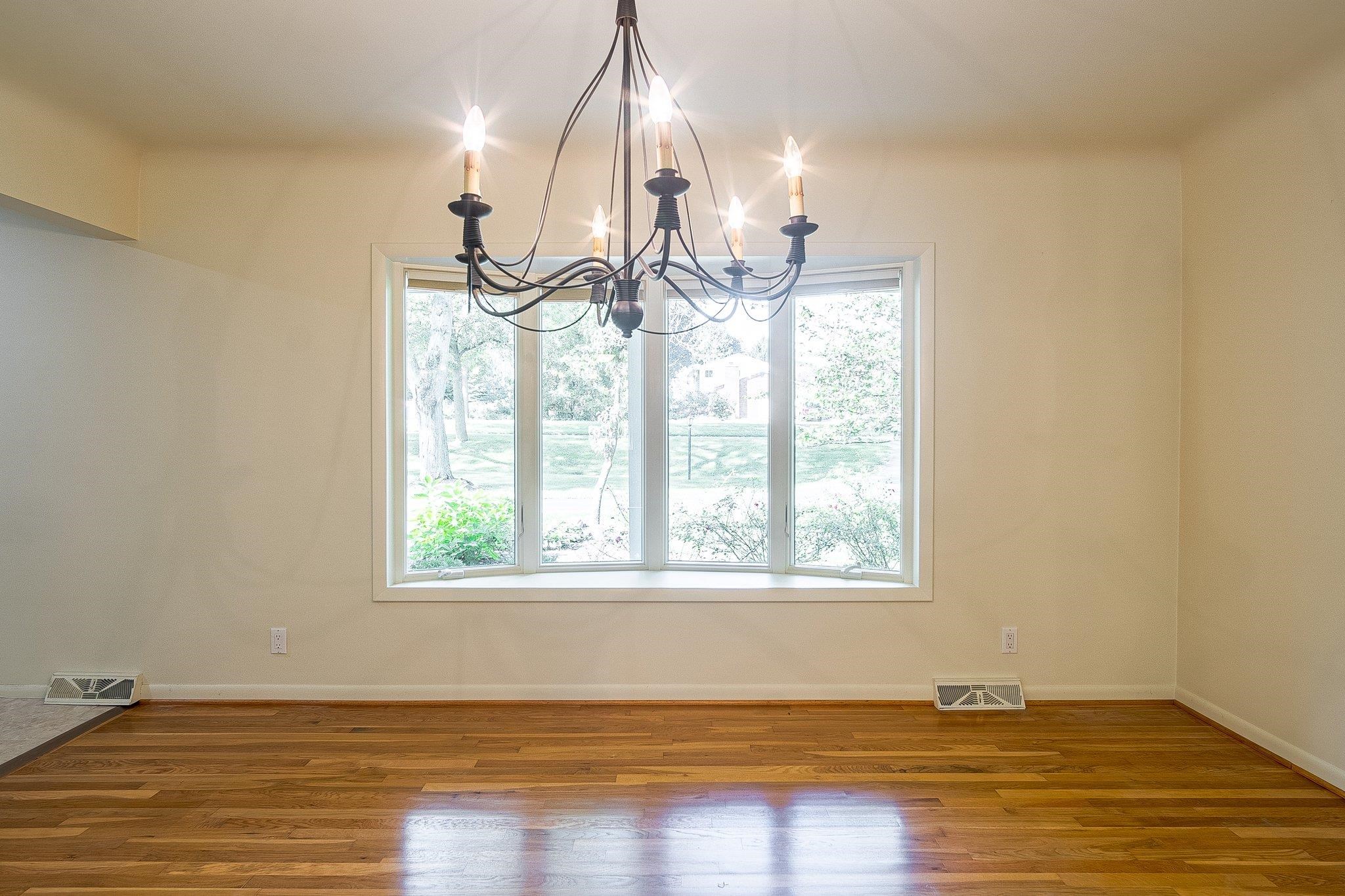 1136 Brewster Road Rochester, MI 48306 - Photo 8 of 45 50122688-7.JPG