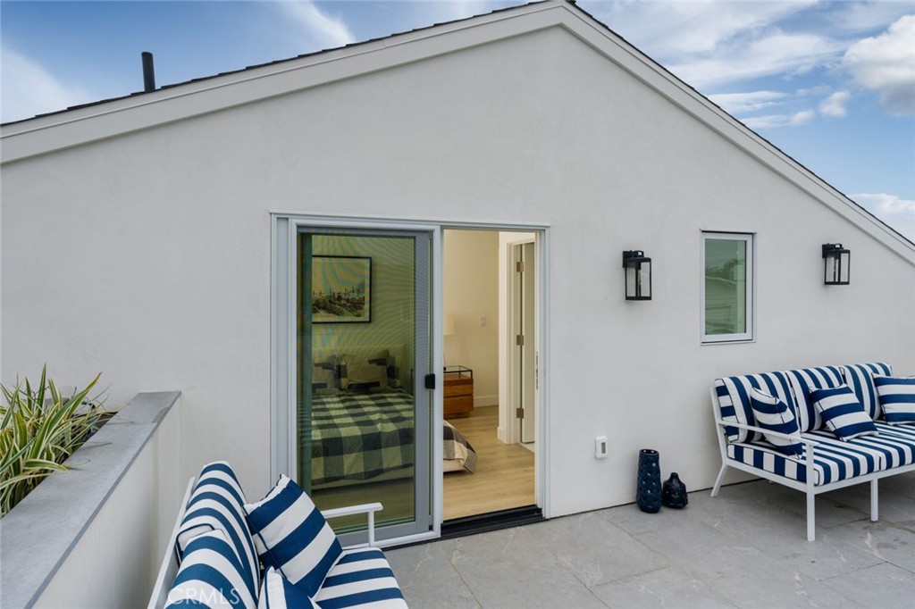 480 Morning Canyon Road Corona del Mar, CA 92625 - Photo 23 of 33 a view of a livingroom with furniture