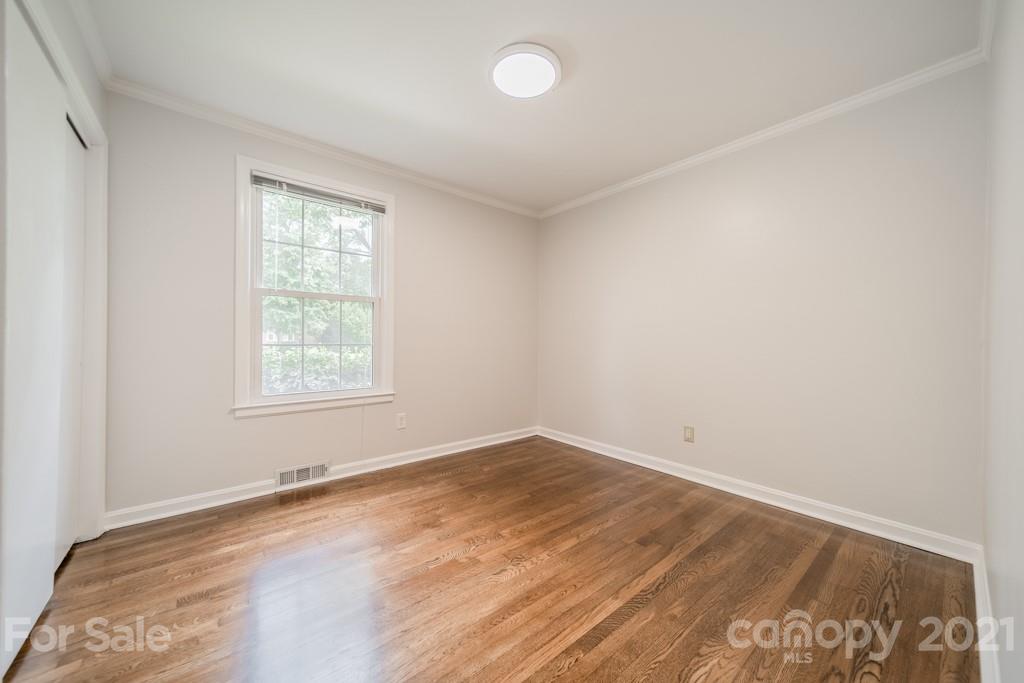5330 Valley Forge Road Charlotte, NC 28210 - Photo 21 of 27 an empty room with a window