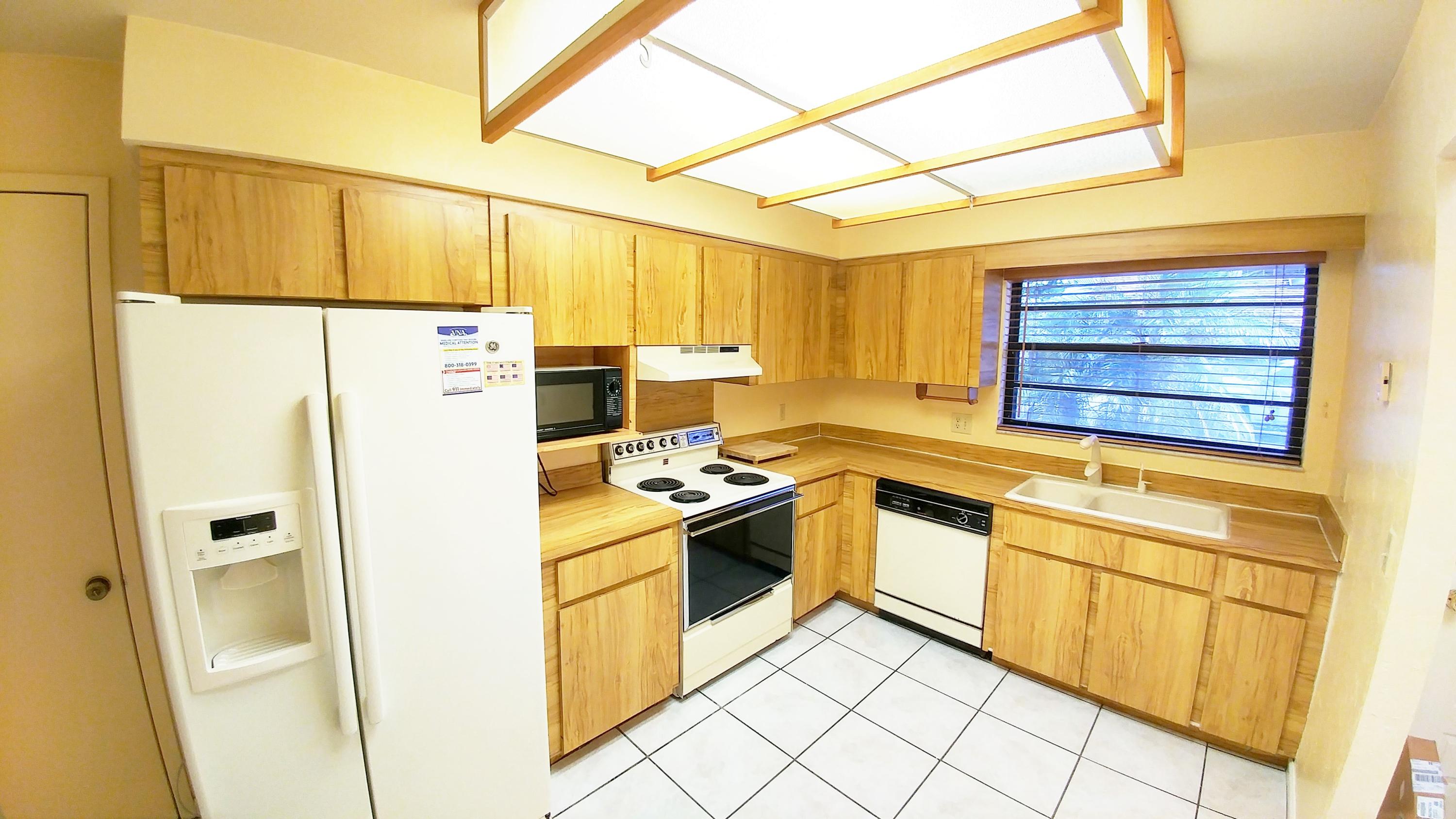 4391 Rende Lane Lake Worth, FL 33461 - Photo 4 of 16 20161024_123057_HDR