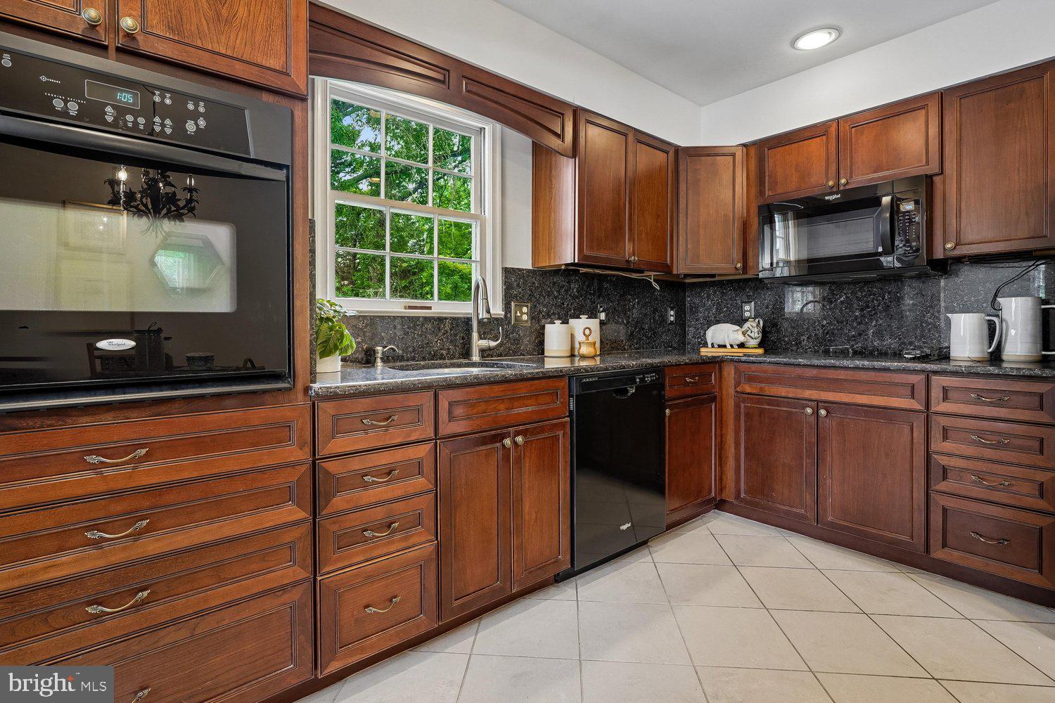 7814 Friars Court Alexandria, VA 22306 - Photo 17 of 56 Kitchen