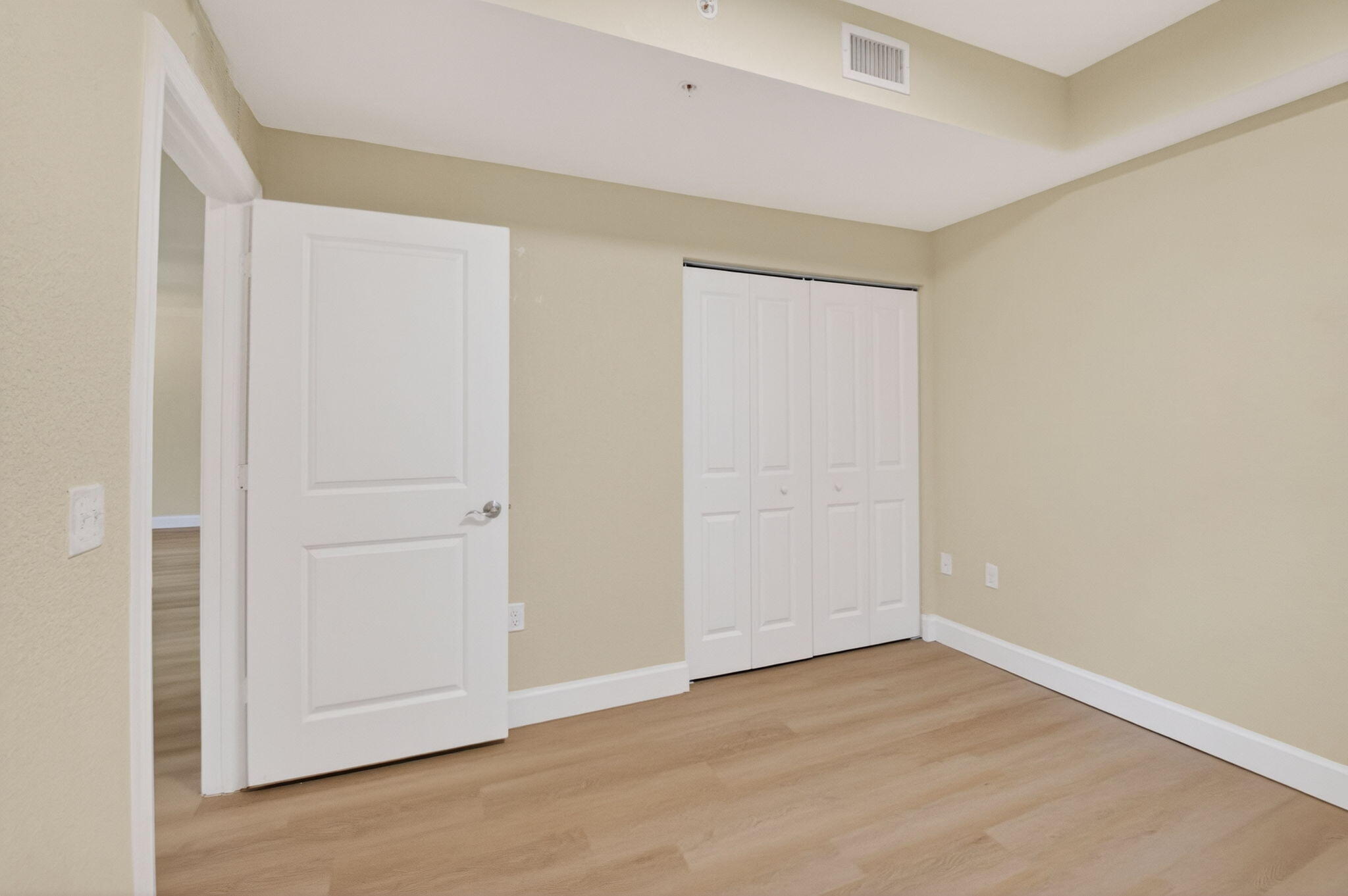 1690 Renaissance Commons Boulevard, Unit 1219 Boynton Beach, FL 33426 - Photo 17 of 52 18-web-or-mls-DSC_0264