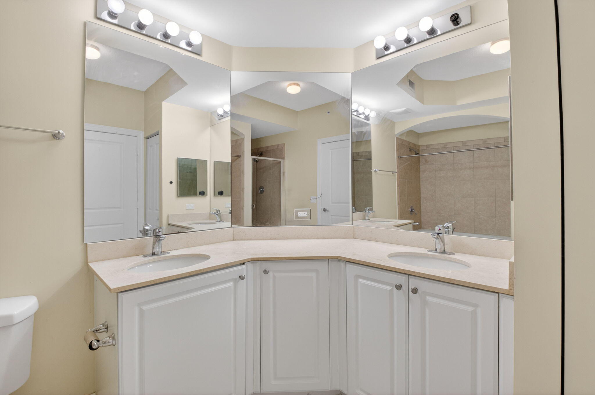 1690 Renaissance Commons Boulevard, Unit 1219 Boynton Beach, FL 33426 - Photo 25 of 52 26-web-or-mls-DSC_0308