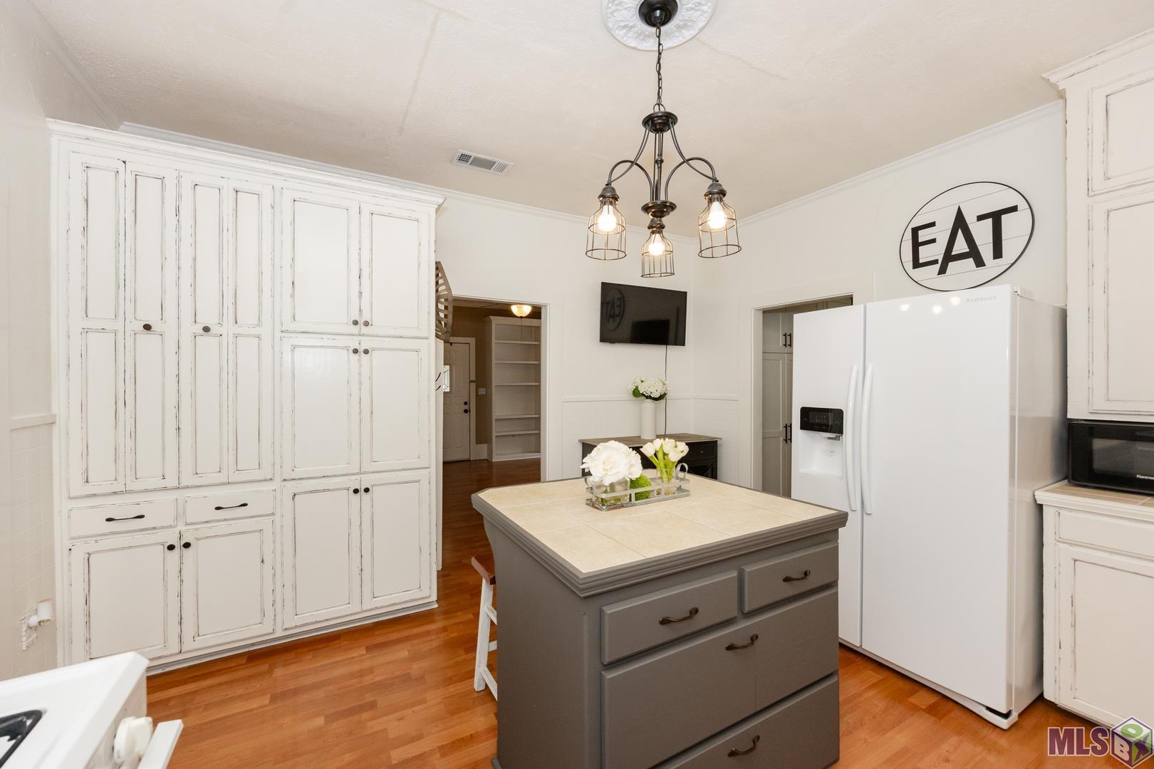 137 4th Street Port Allen, LA 70767 - Photo 2 of 26
