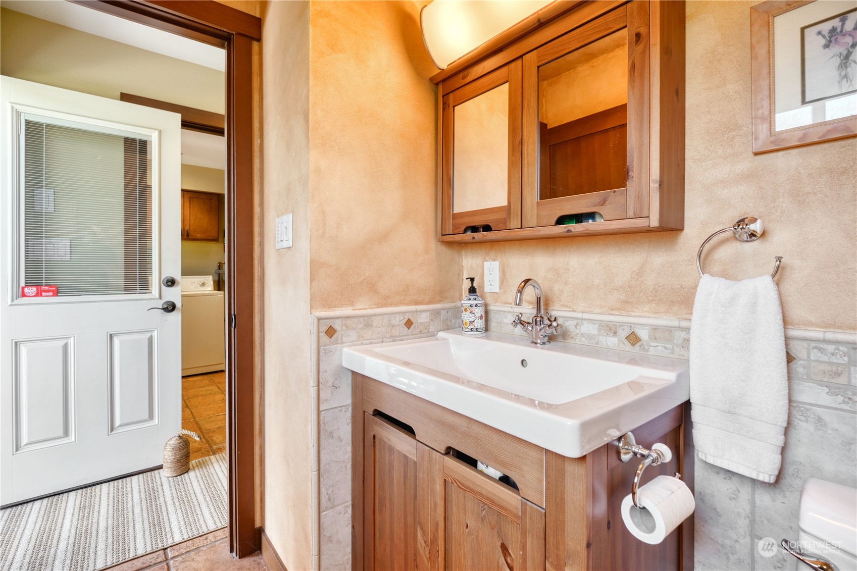 2107 Cedar Street Point Roberts, WA 98281 - Photo 16 of 35 Gallery Image 16