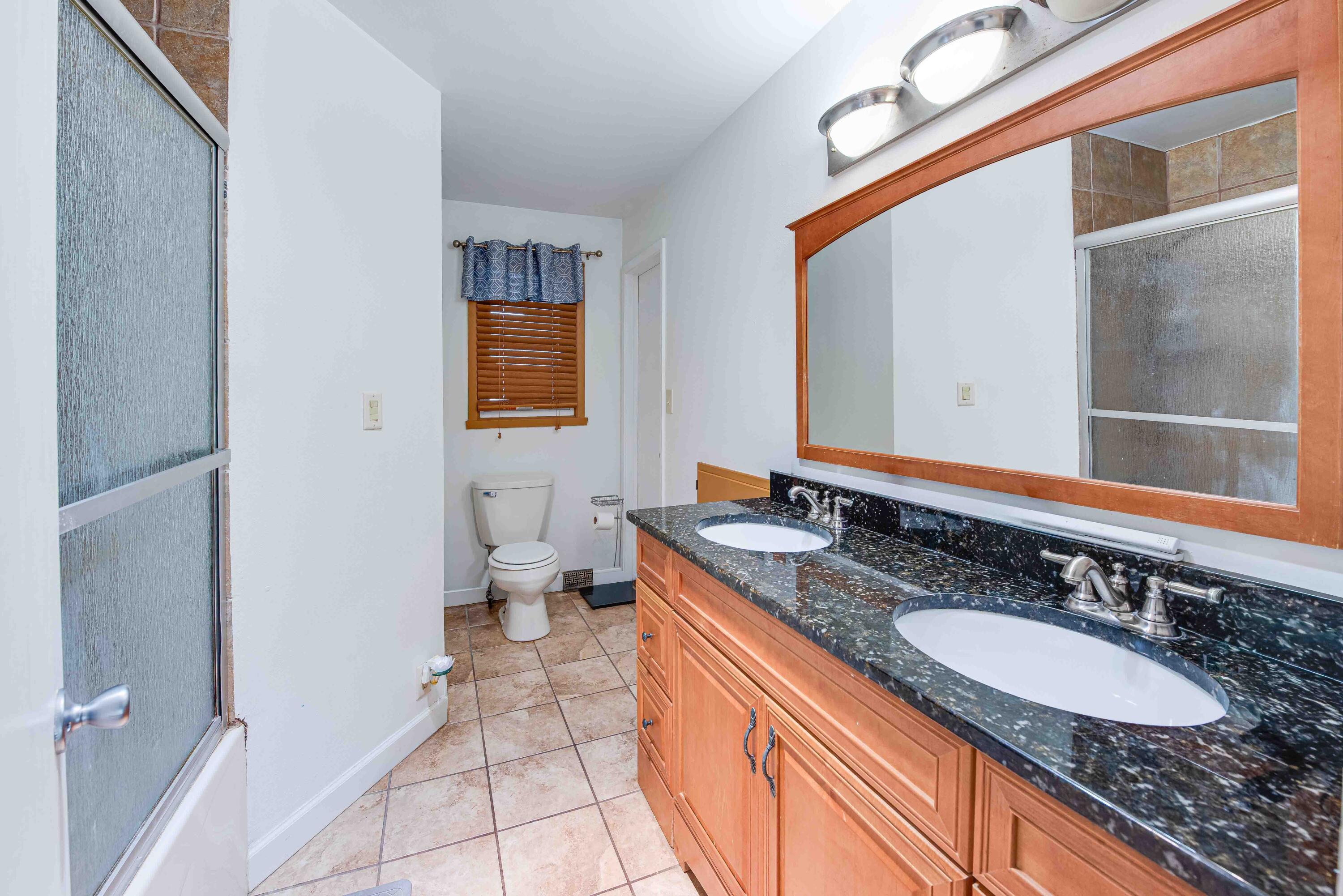 6721 59th Avenue Kenosha, WI 53142 - Photo 14 of 19 Full Bathroom