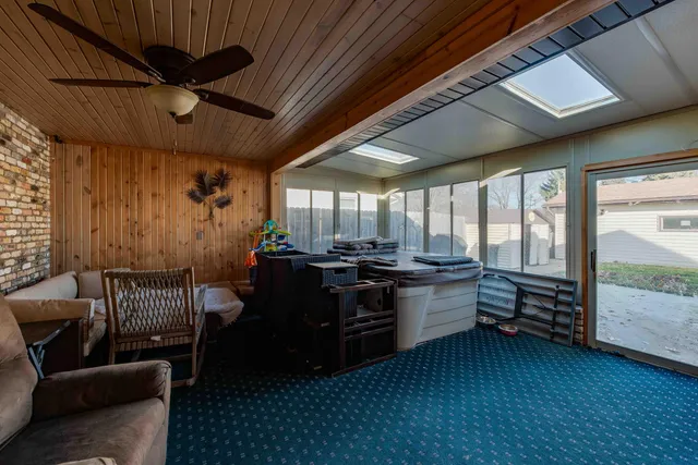 $405,000 | 6721 59th Avenue, Kenosha, WI 53142