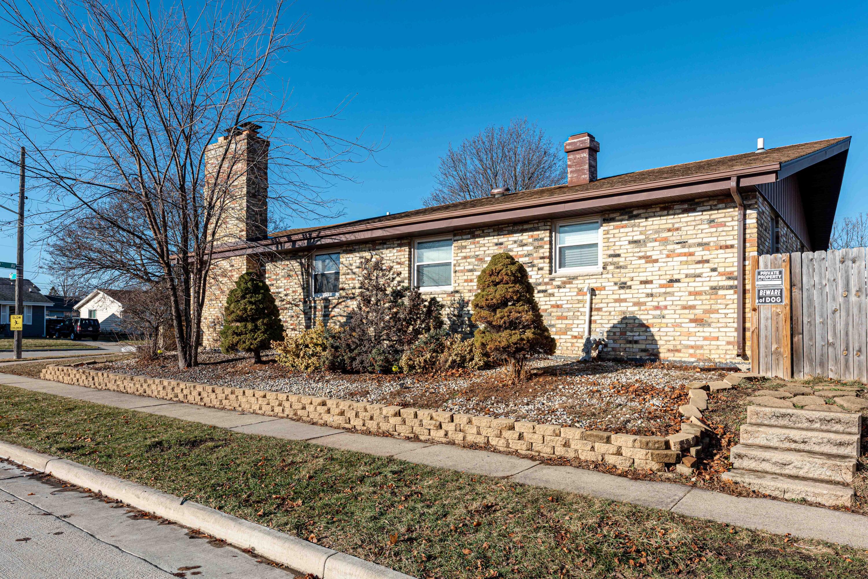 6721 59th Avenue Kenosha, WI 53142 - Photo 3 of 19 Side View