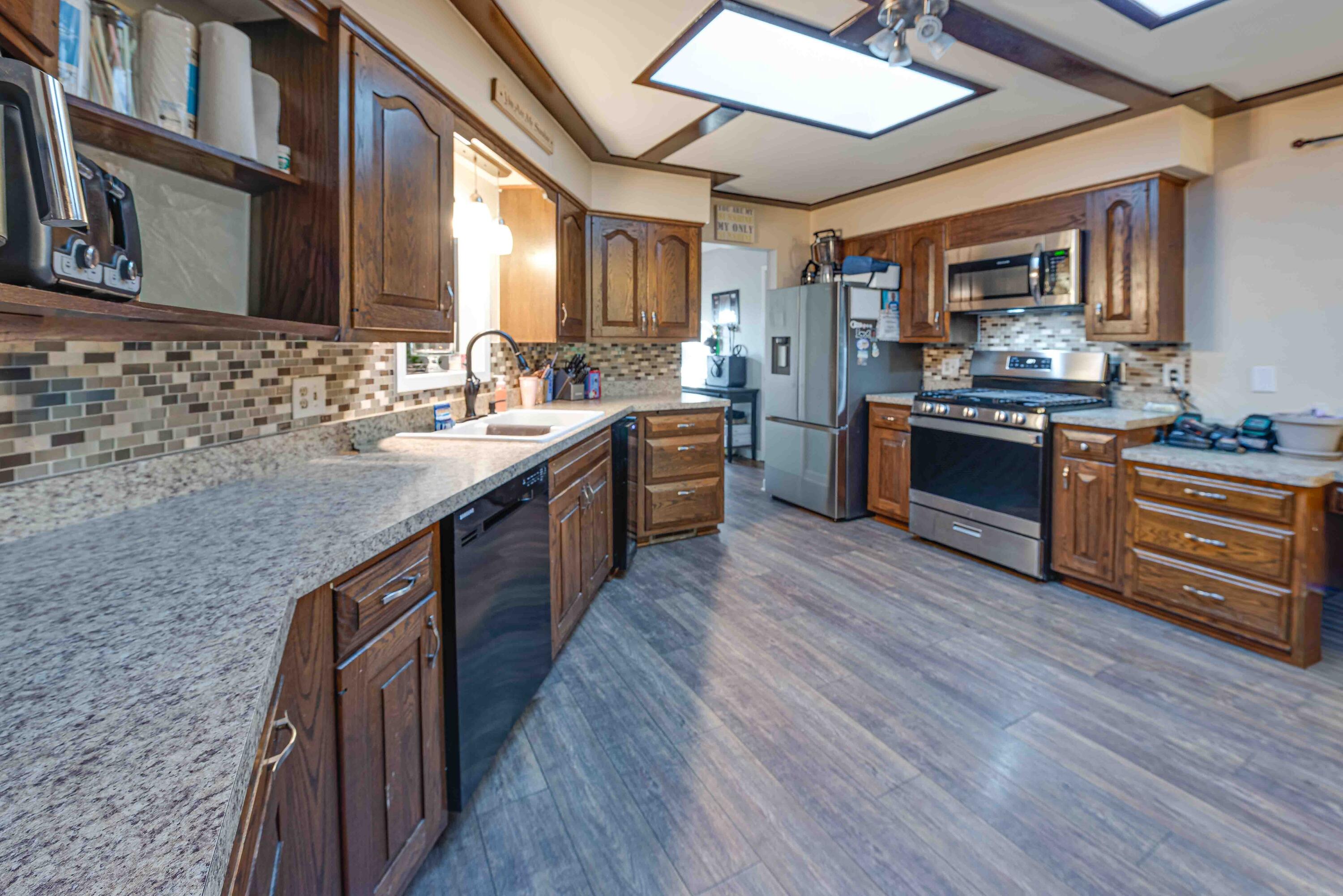 6721 59th Avenue Kenosha, WI 53142 - Photo 8 of 19 Kitchen