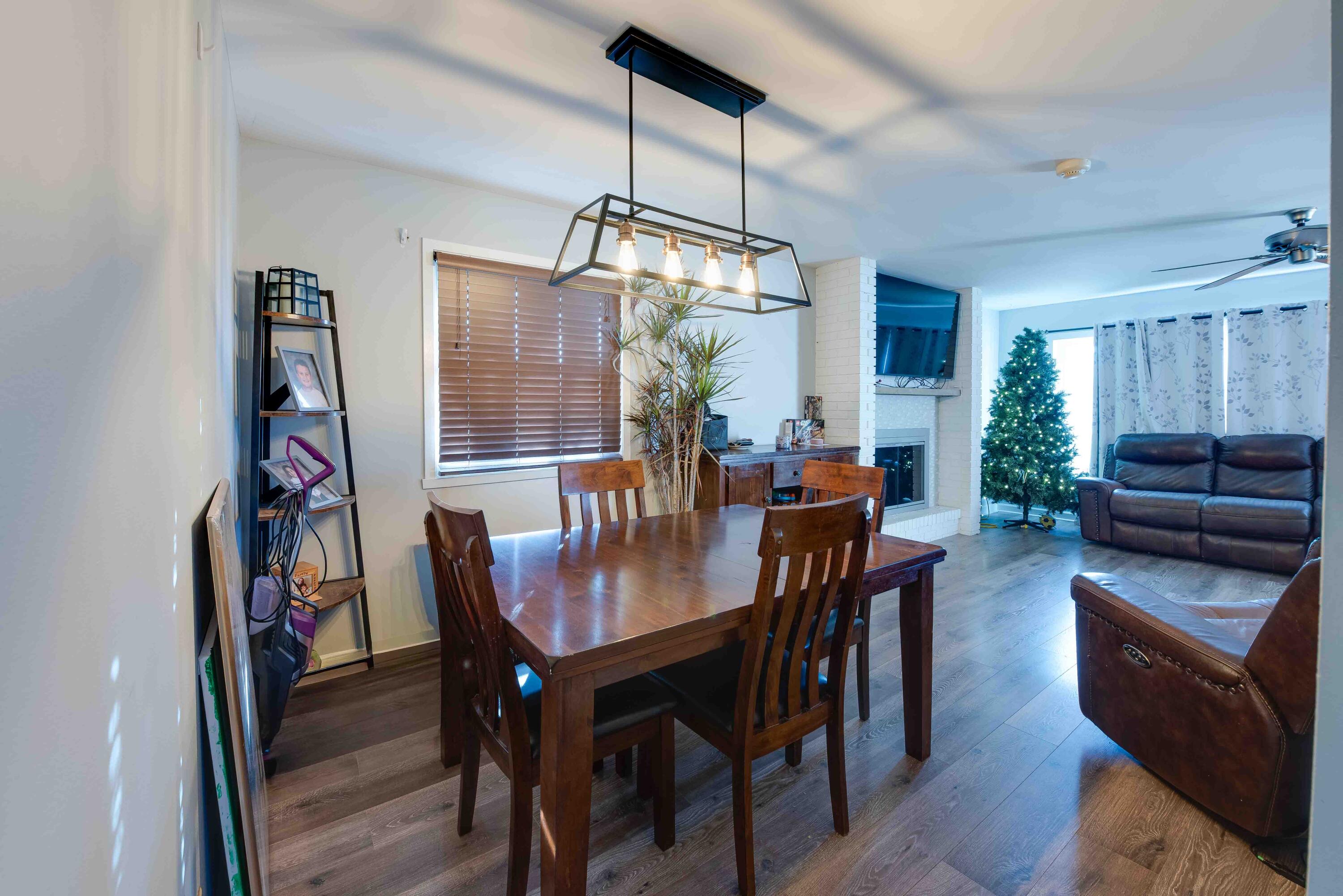 6721 59th Avenue Kenosha, WI 53142 - Photo 9 of 19 Dining