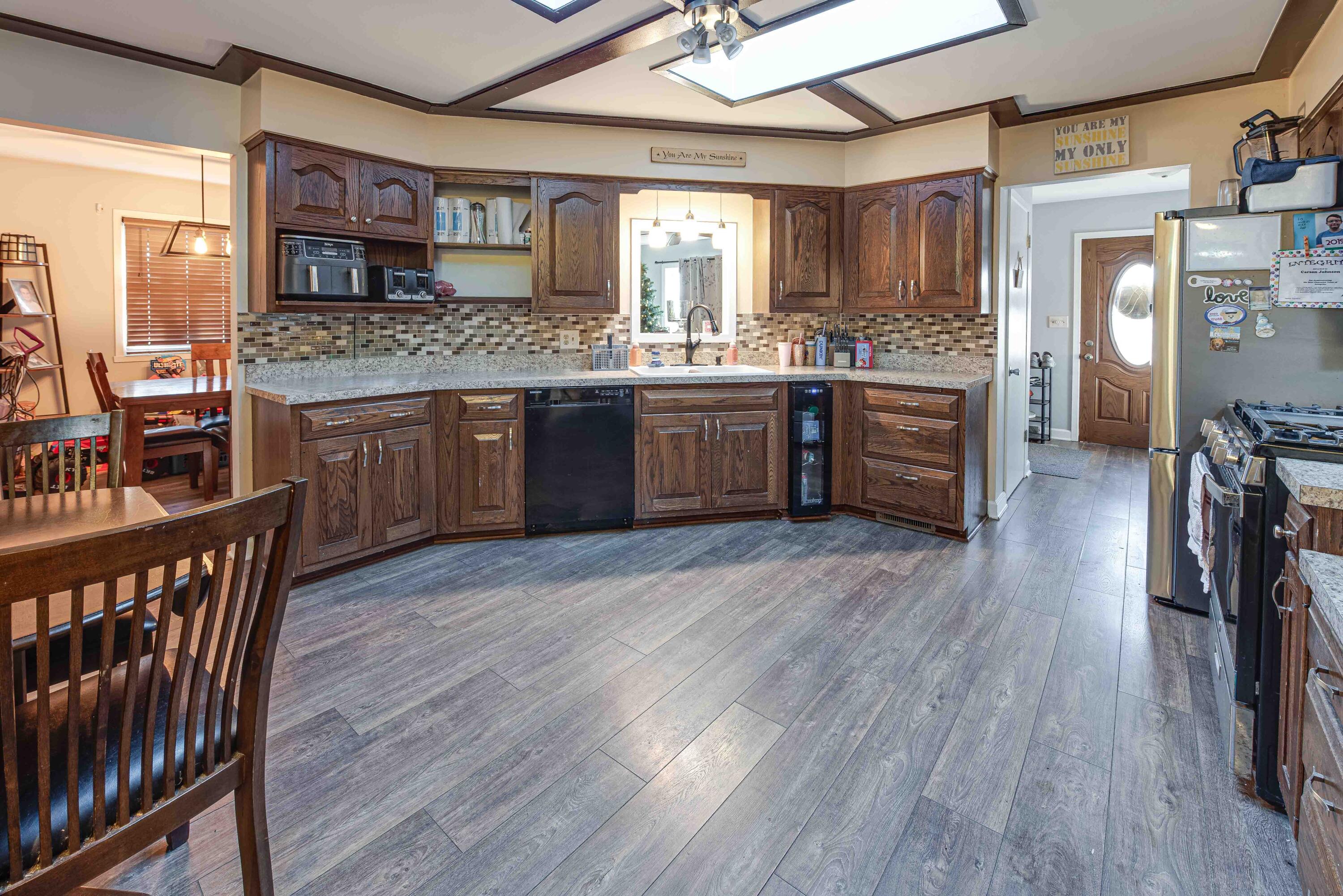 6721 59th Avenue Kenosha, WI 53142 - Photo 10 of 19 Kitchen