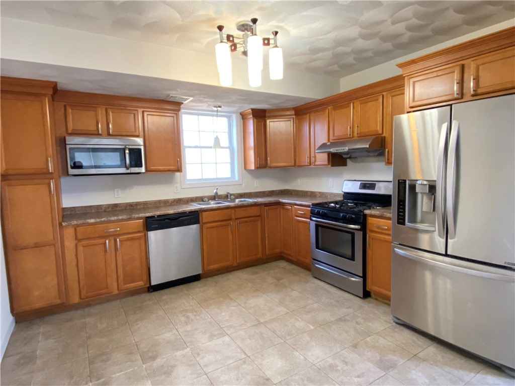 4 Fieldstone Way Westerly, RI 02891 - Photo 15 of 27