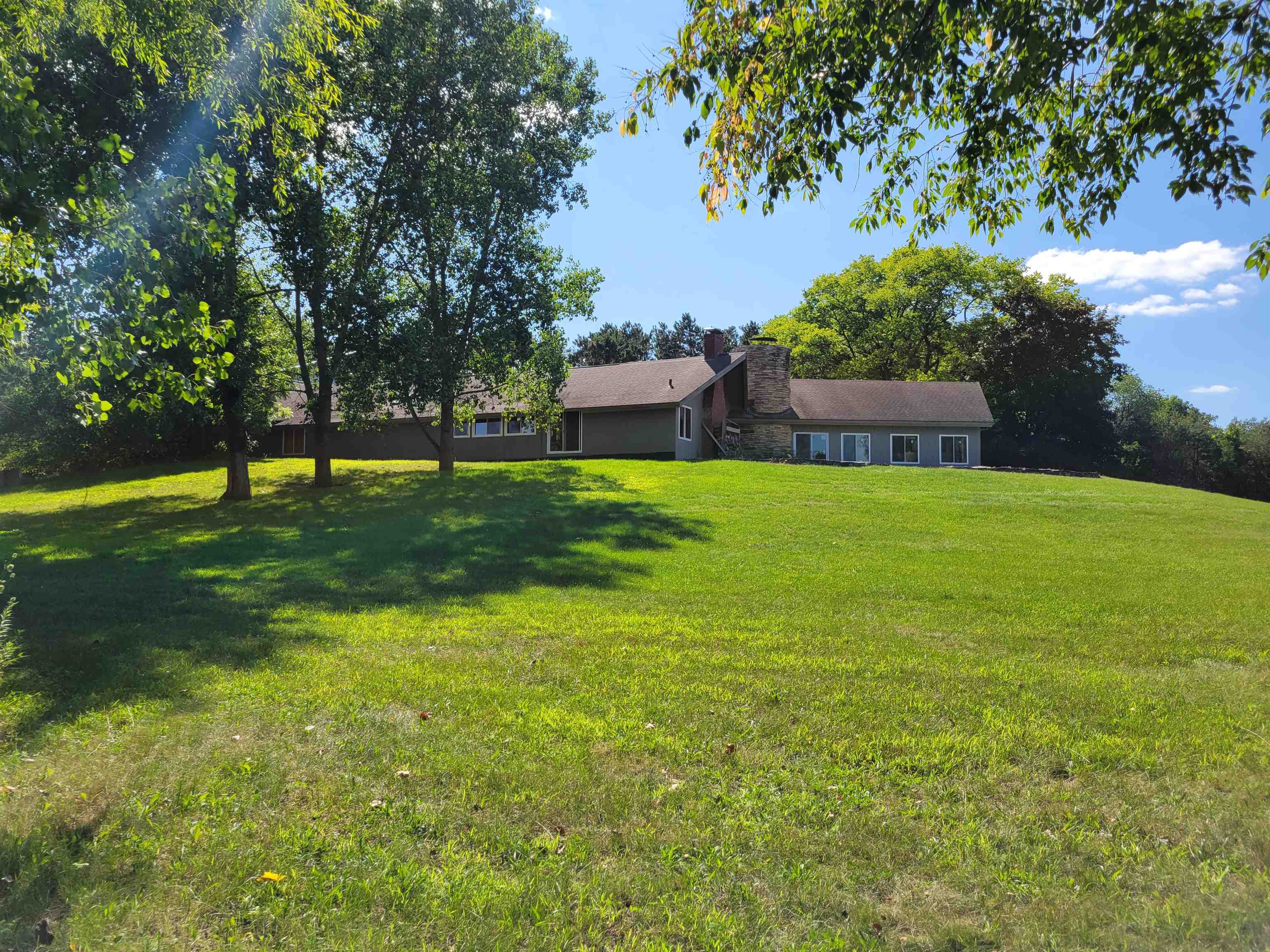 7037 Pomeroy Road Rockton, IL 61072 - Photo 29 of 35 a view of a backyard with a garden