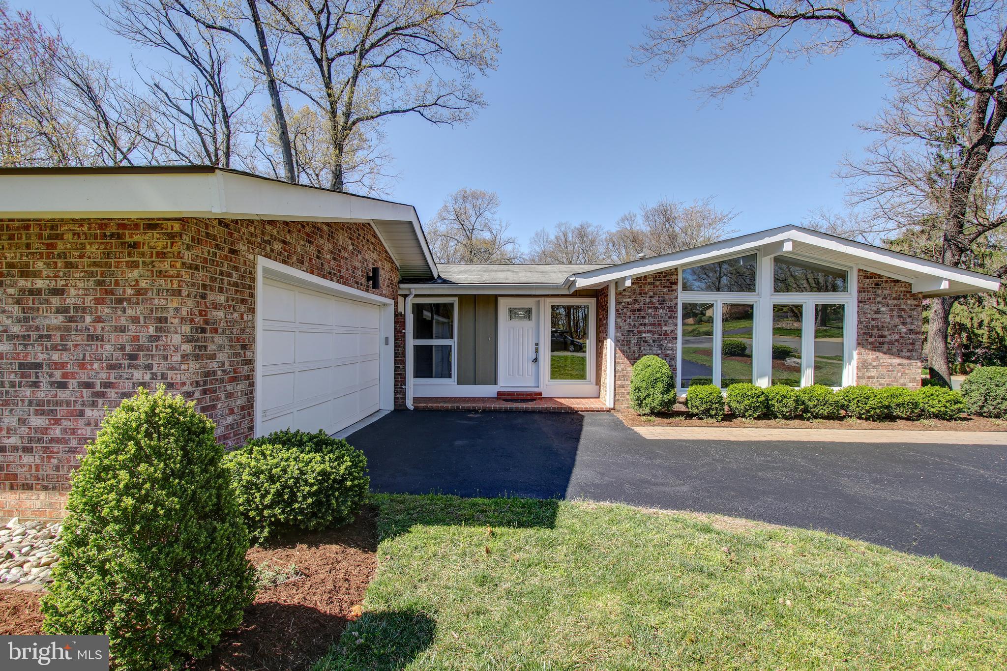 1700 Beaver Circle Reston, VA 20190 - Photo 4 of 36