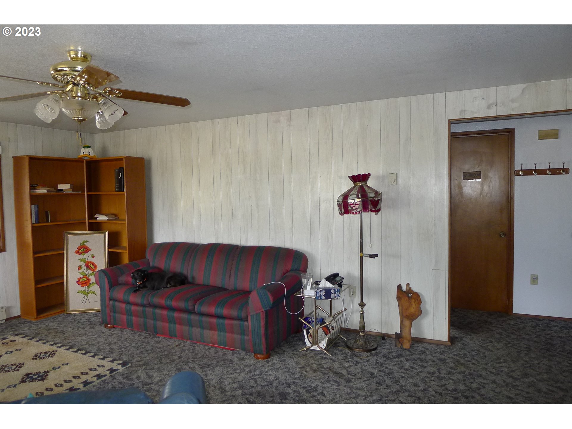 238 North 9th Street Reedsport, OR 97467 - Photo 8 of 38 a living room with furniture
