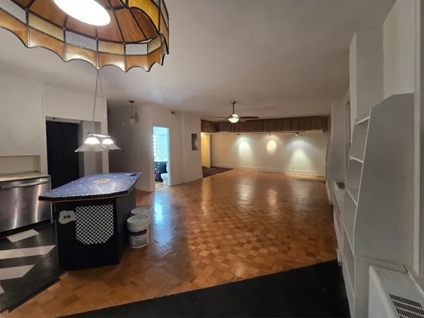 a view of a livingroom with furniture