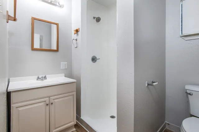 $1,750 | 1007 East Main Street, Tomball, TX 77375