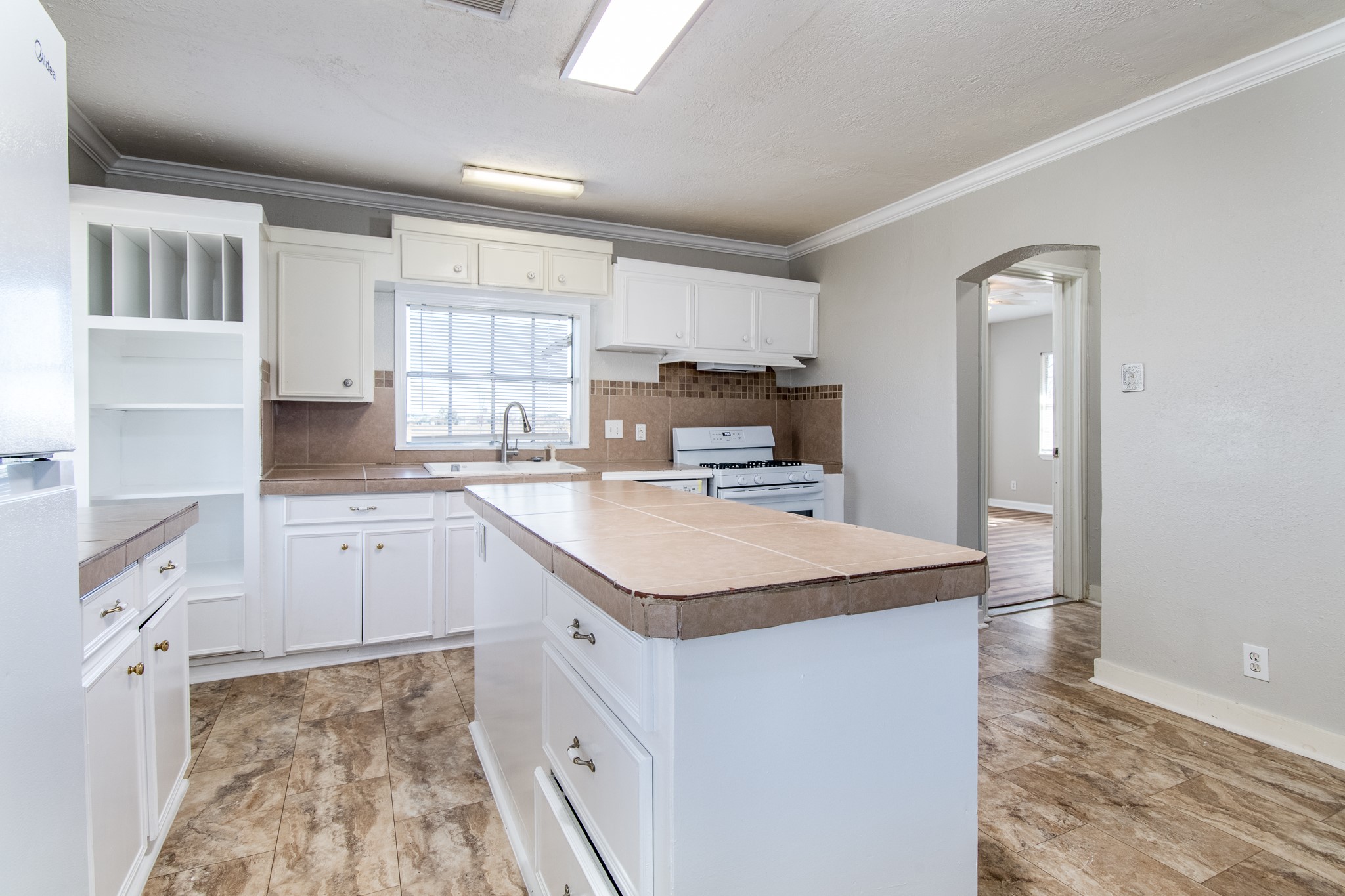 1007 East Main Street Tomball, TX 77375 - Photo 3 of 28