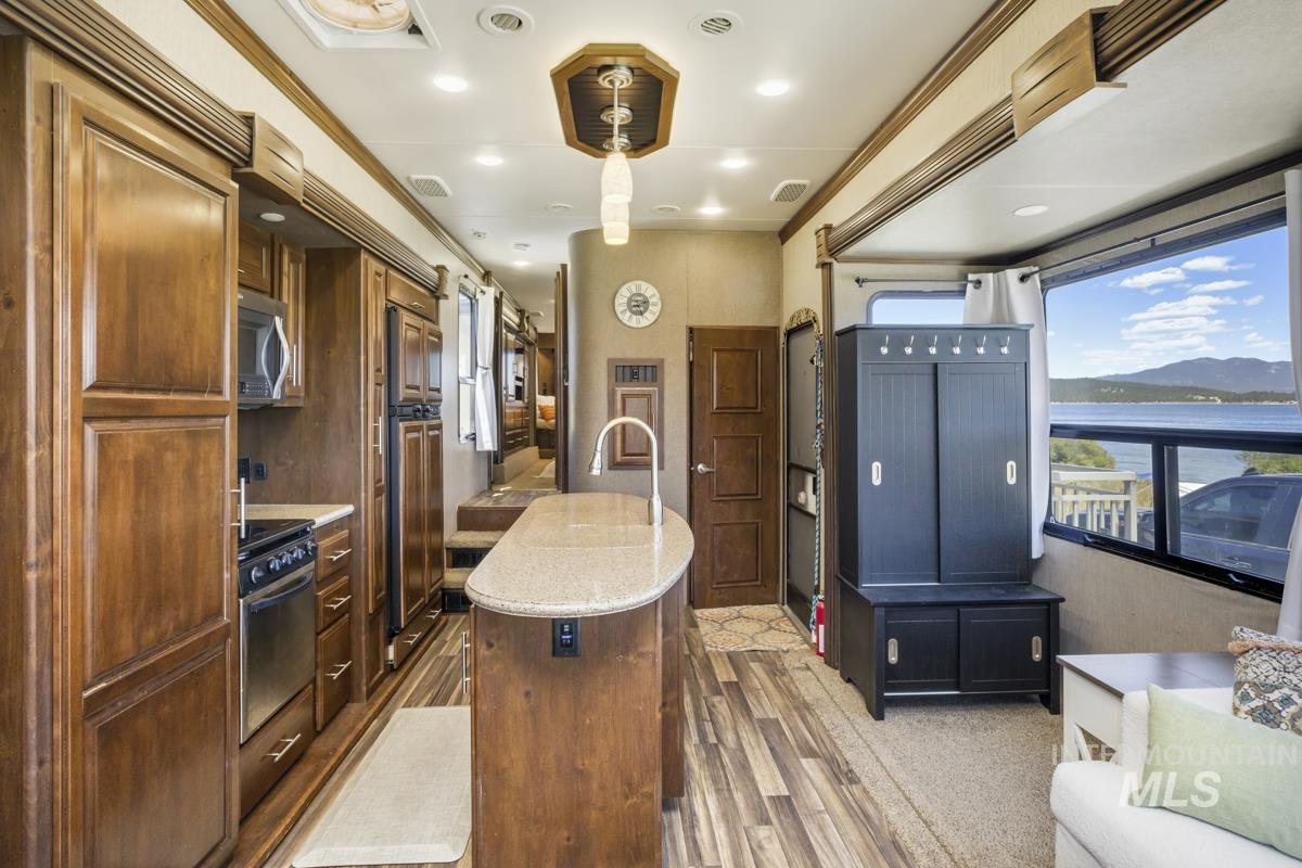 44 Pats Lane Cascade, ID 83611 - Photo 17 of 33 Kitchen and Living Area