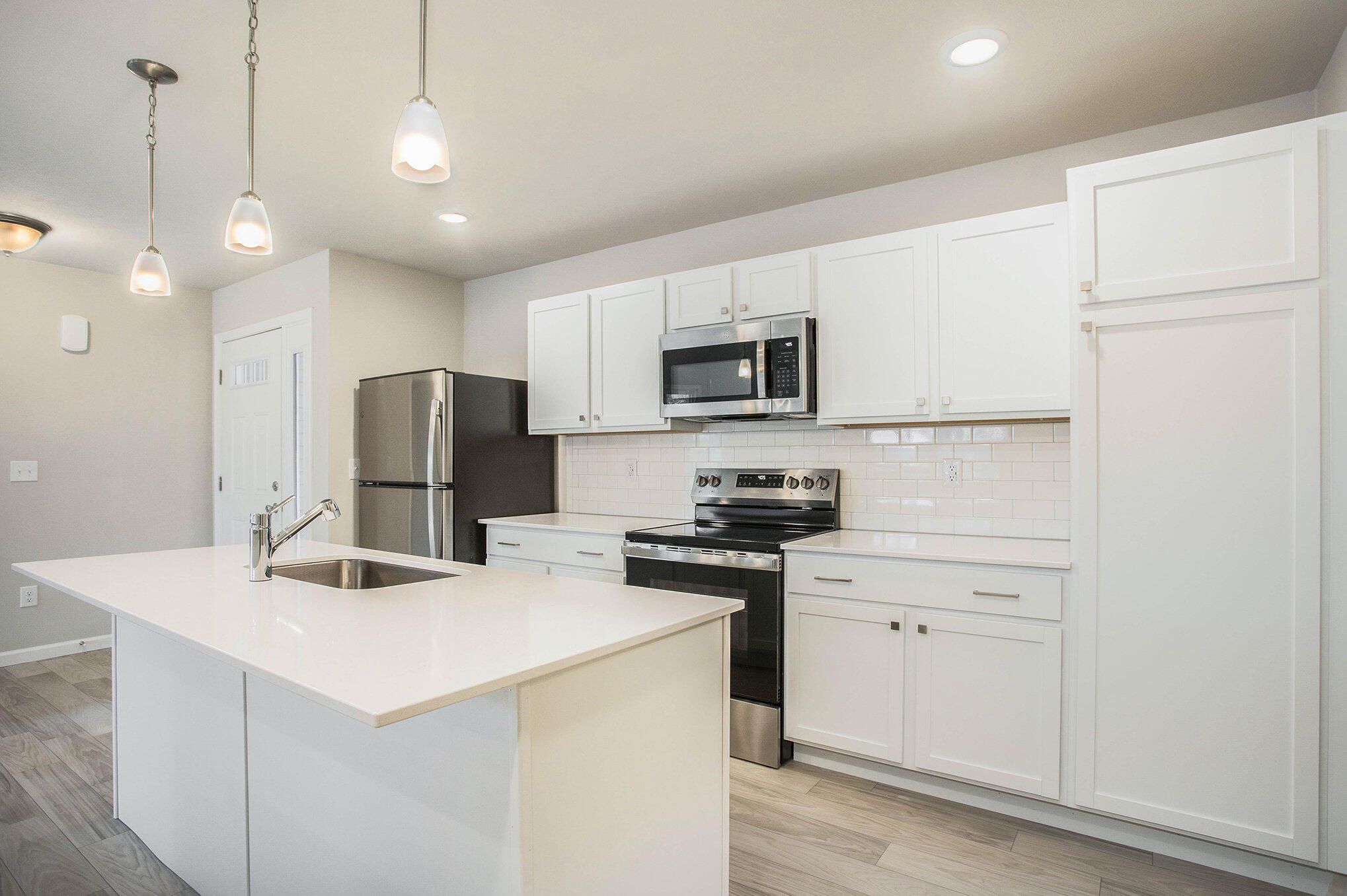 497 McKinley Three Rivers, MI 49093 - Photo 4 of 18 MTR017-V1245DF-Kitchen1