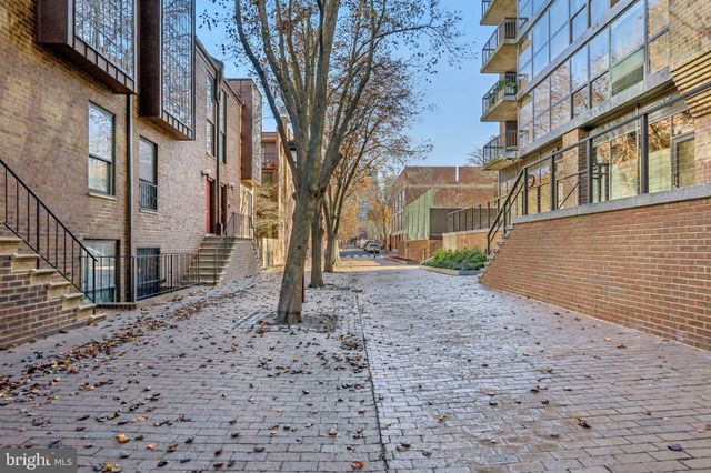 $655,000 | 32 St James Court, Philadelphia, PA 19106