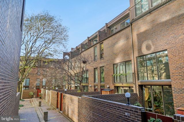 $655,000 | 32 St James Court, Philadelphia, PA 19106