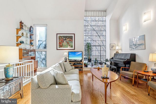 $655,000 | 32 St James Court, Philadelphia, PA 19106