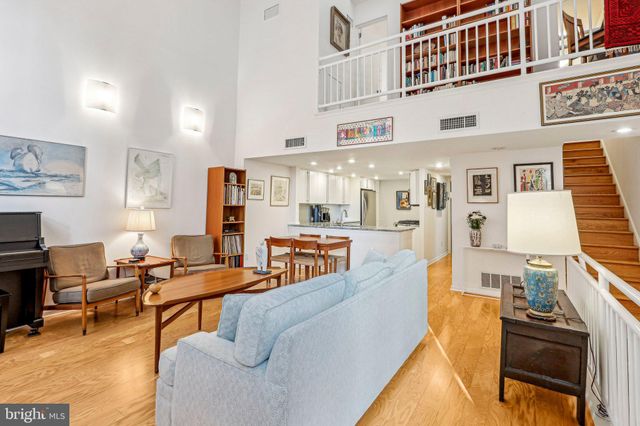 $655,000 | 32 St James Court, Philadelphia, PA 19106