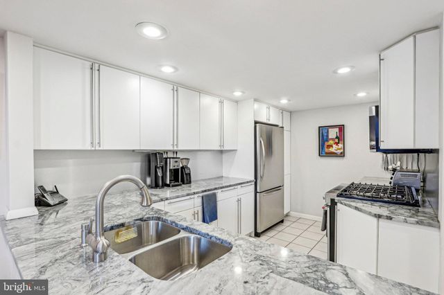$655,000 | 32 St James Court, Philadelphia, PA 19106
