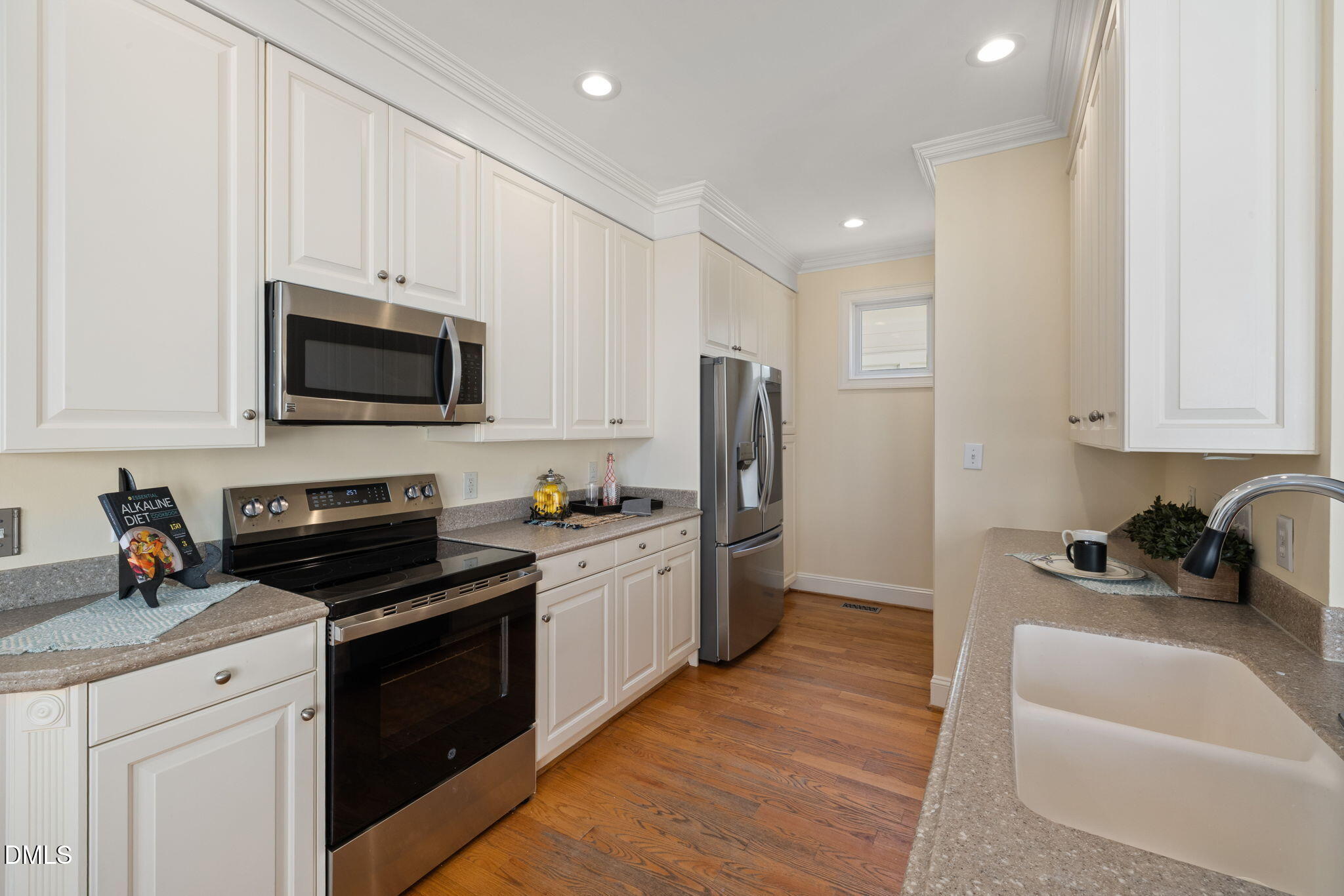 7816 Madison Park Lane Raleigh, NC 27615 - Photo 11 of 56 20-web-or-mls-DX3A7510