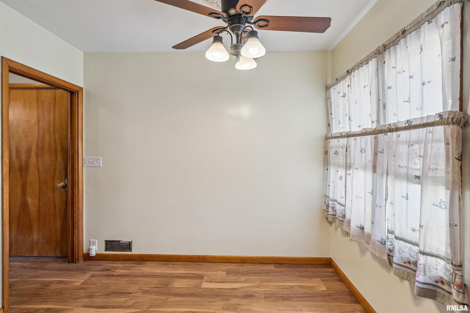 4132 Rodeo Road Davenport, IA 52806 - Photo 9 of 25