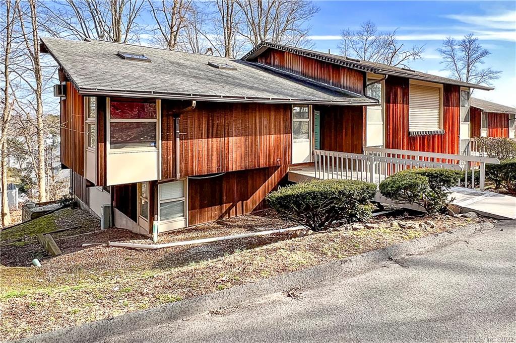 7 Country Squire Drive, Unit F, Cromwell, CT 06416 Compass